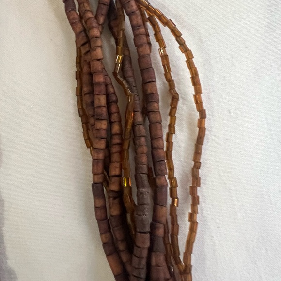 Brown beaded necklace with medallion - Picture 2 of 7